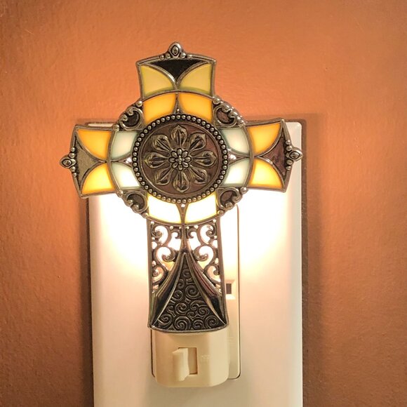 Plug-in Night Light - Cross in Stained Glass Style - Picture 2 of 6